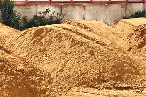Сколько килограммов в кубометре строительного песка?